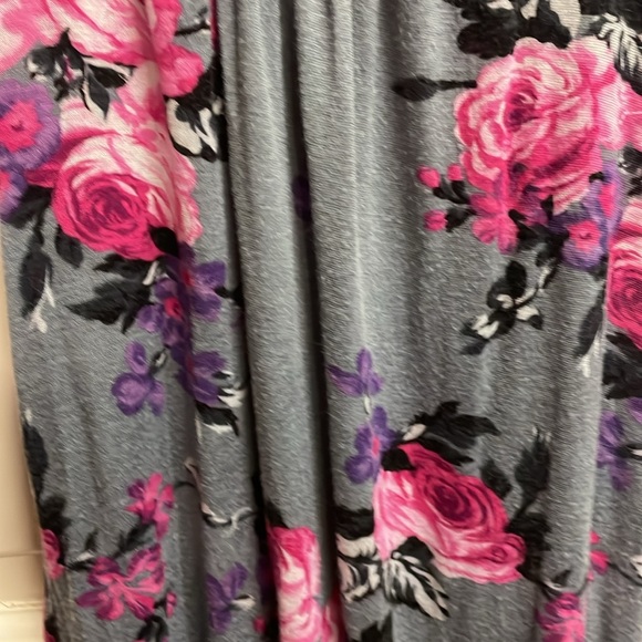 Body Central floral razorback tank, size large. - Picture 3 of 6